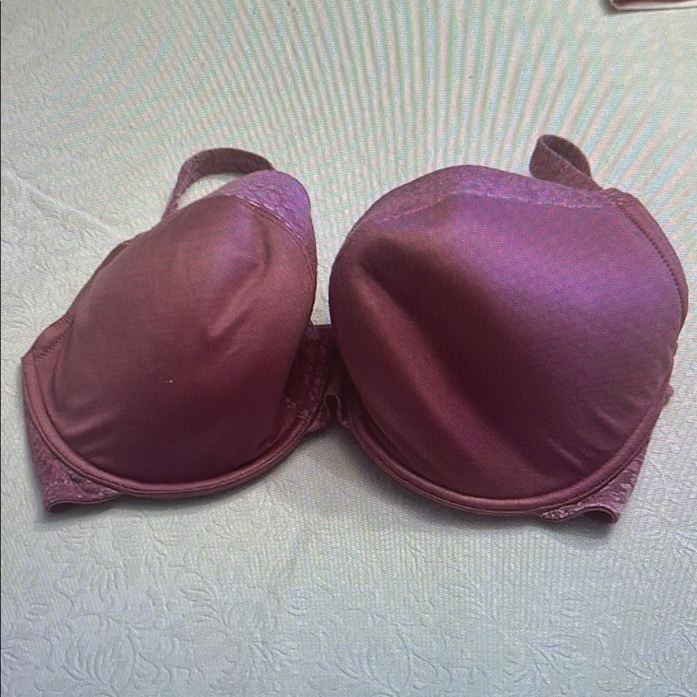 Elegant Women's Bra in Rich Burgundy
